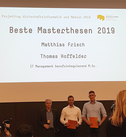 Award ceremony for the two best master theses in the Master's programme IT Management. Helge Viehof (DATAGROUP), Matthias Frisch und Thomas Hoffelder