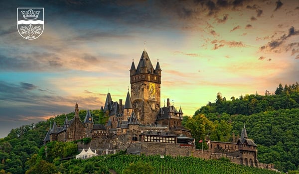 Burganlage in den Weinbergen