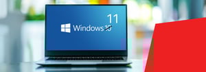 Laptop mit Windows-Logo und durchgestrichenem „Windows 10“, ersetzt durch „Windows 11“ – Symbol für den Umstieg auf das neue Betriebssystem.