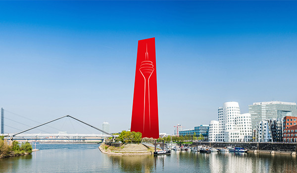 Blick auf den Düsseldorfer Medienhafen mit dem Rhein, moderner Architektur, Rheinturm-Brücke und einer stilisierten roten Rheinturm-Silhouette unter blauem Himmel