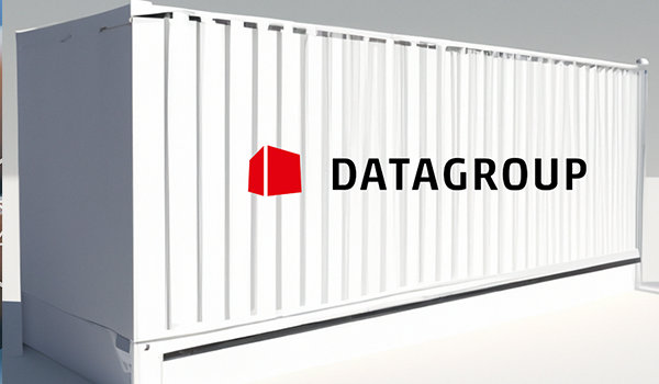 Weißer Container als mobiles Micro-Data-Center mit rotem DATAGROUP-Logo auf der Seite.