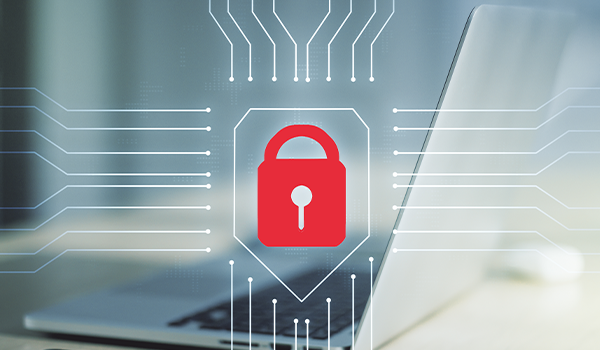 Laptop mit digitalem Vorhängeschloss in Rot, das die Absicherung von IT-Systemen symbolisiert.